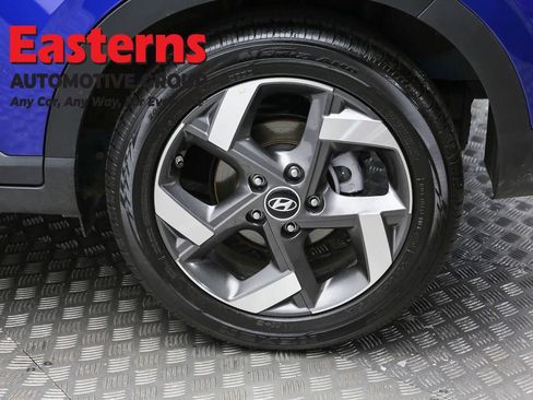 Used 2025 Hyundai Venue SEL image 8