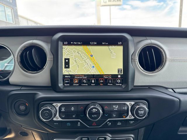 Used 2023 Jeep Wrangler Unlimited Sahara AWD/4WD image 15