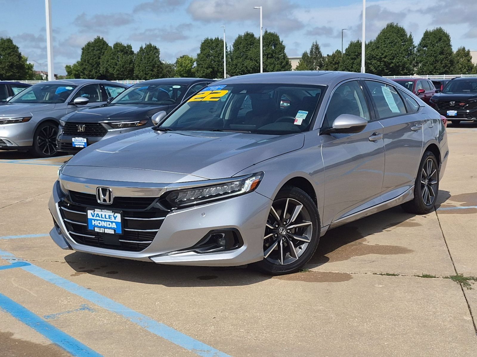 Used 2022 Honda Accord EX-L image 2