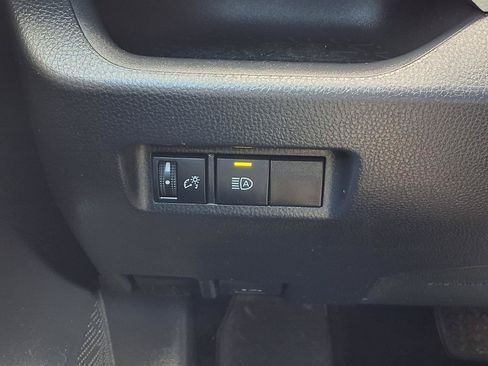 Used 2020 Toyota RAV4 XLE AWD/4WD image 9