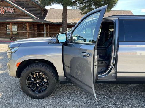 Used 2021 Chevrolet Suburban Z71 w/ Luxury Package AWD/4WD image 45