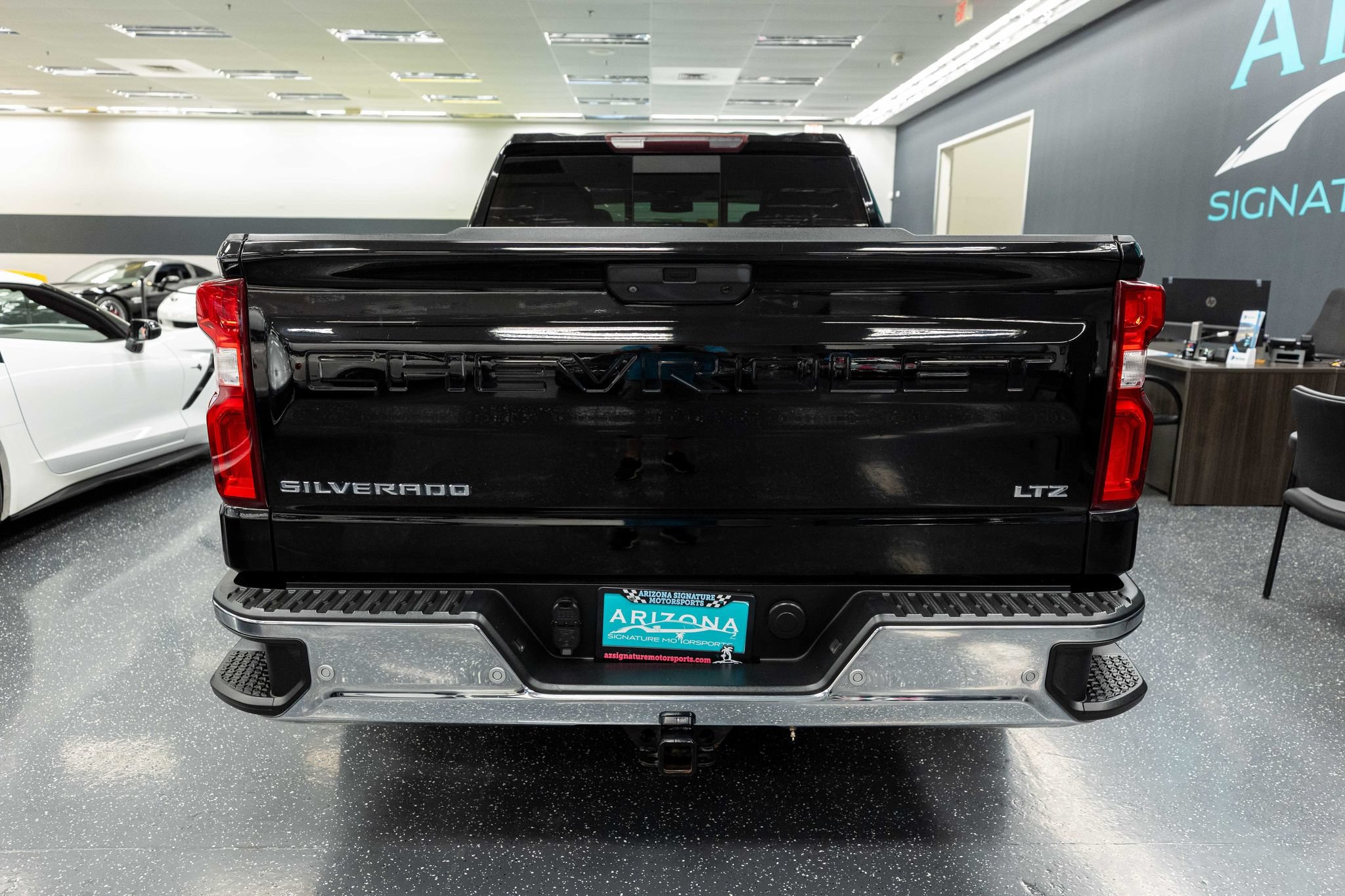 Used 2019 Chevrolet Silverado 1500 LTZ w/ LTZ Plus Package AWD/4WD image 8