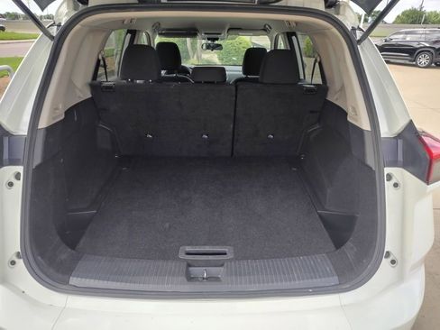 Used 2024 Nissan Rogue S AWD/4WD image 25