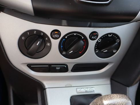 Used 2013 Ford Focus SE FWD image 22
