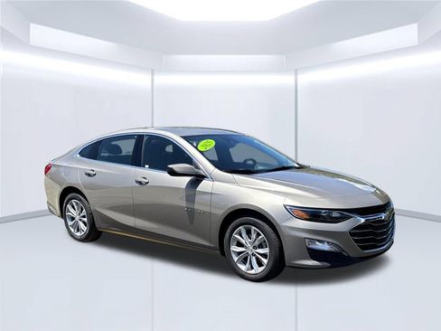 Used 2025 Chevrolet Malibu LT FWD image 3