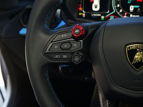 Used 2025 Lamborghini Revuelto image 40