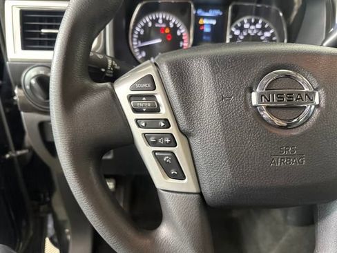 Used 2018 Nissan Titan SV image 15