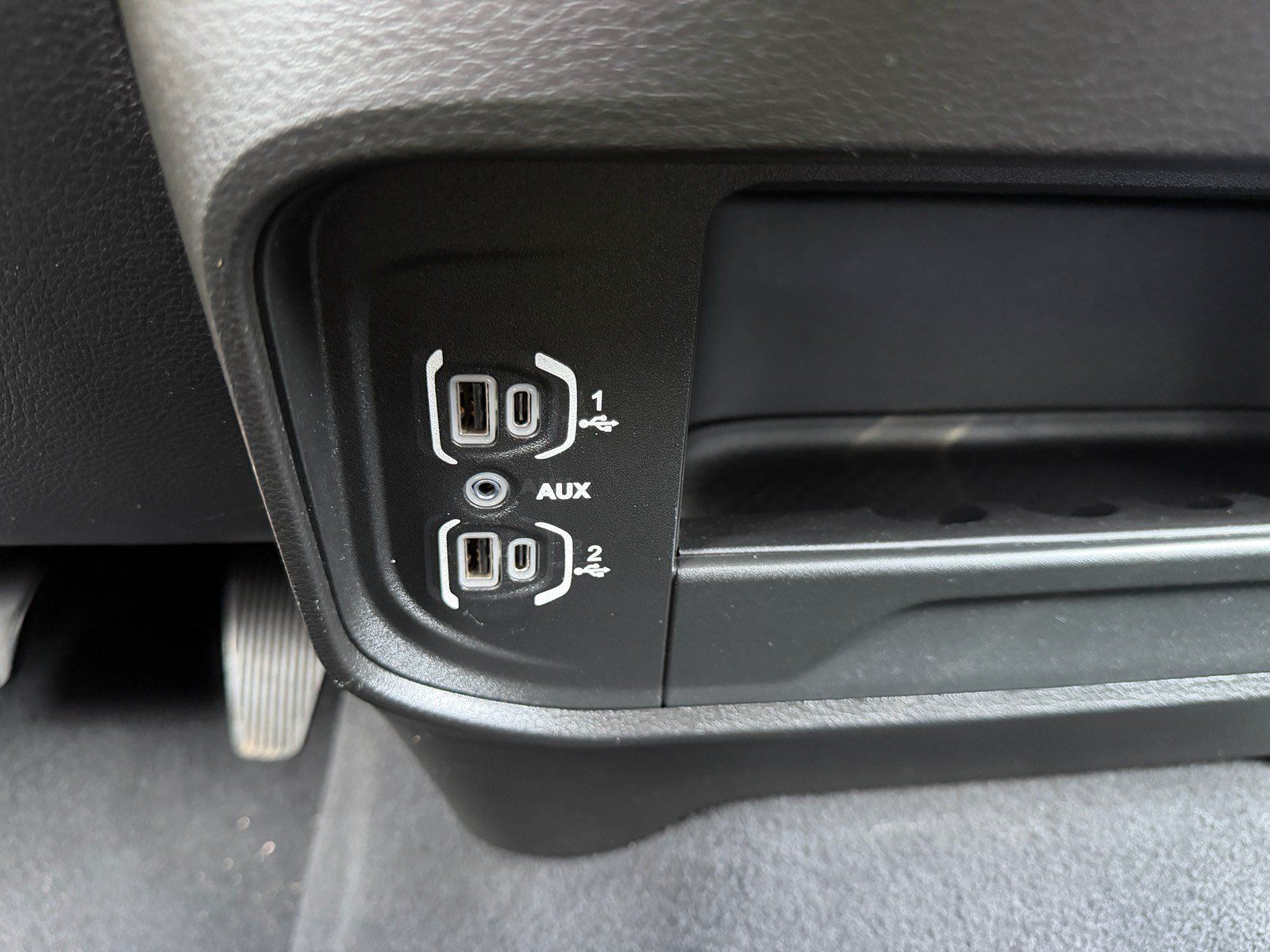 Used 2024 RAM 3500 Big Horn AWD/4WD image 30