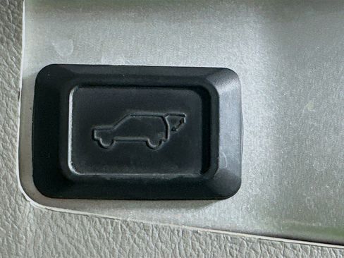 Used 2013 Toyota Highlander Limited FWD image 32