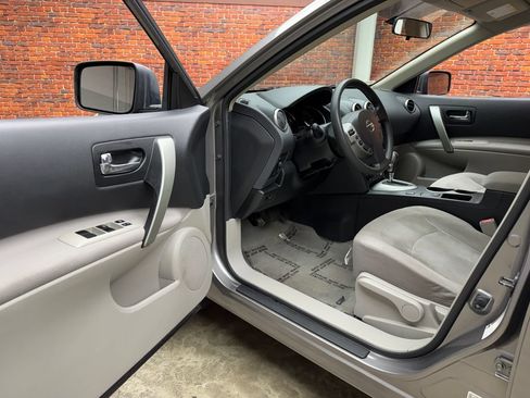 Used 2014 Nissan Rogue S w/ Convenience Package AWD/4WD image 9
