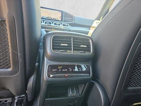 Used 2023 Mercedes-Benz GLS 450 4MATIC image 12