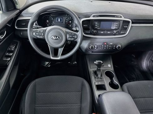 Used 2017 Kia Sorento AWD image 3