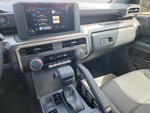 Used 2025 Toyota Tacoma SR5 AWD/4WD image 20