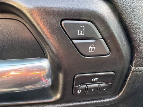 Used 2020 Chevrolet Silverado 2500 LTZ w/ LTZ Convenience Package image 12