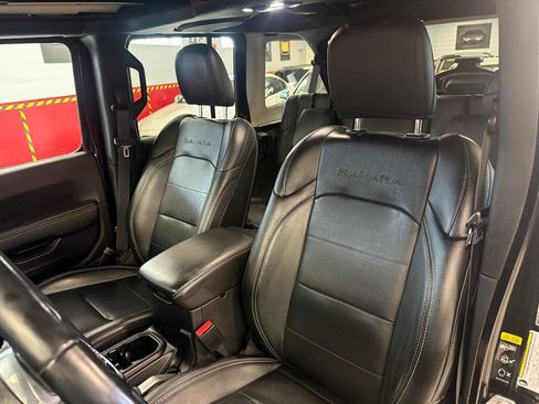 Used 2022 Jeep Wrangler Unlimited Sahara w/ Cold Weather Group image 33