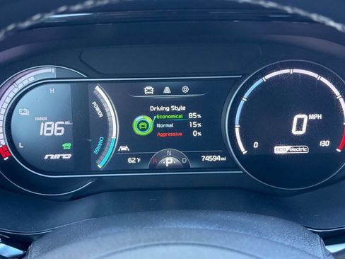 Used 2020 Kia Niro EX image 19