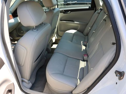 Used 2010 Chevrolet Impala LT w/ Luxury Edition Package FWD image 19