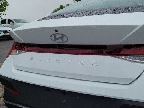 New 2026 Hyundai Elantra SE FWD image 6
