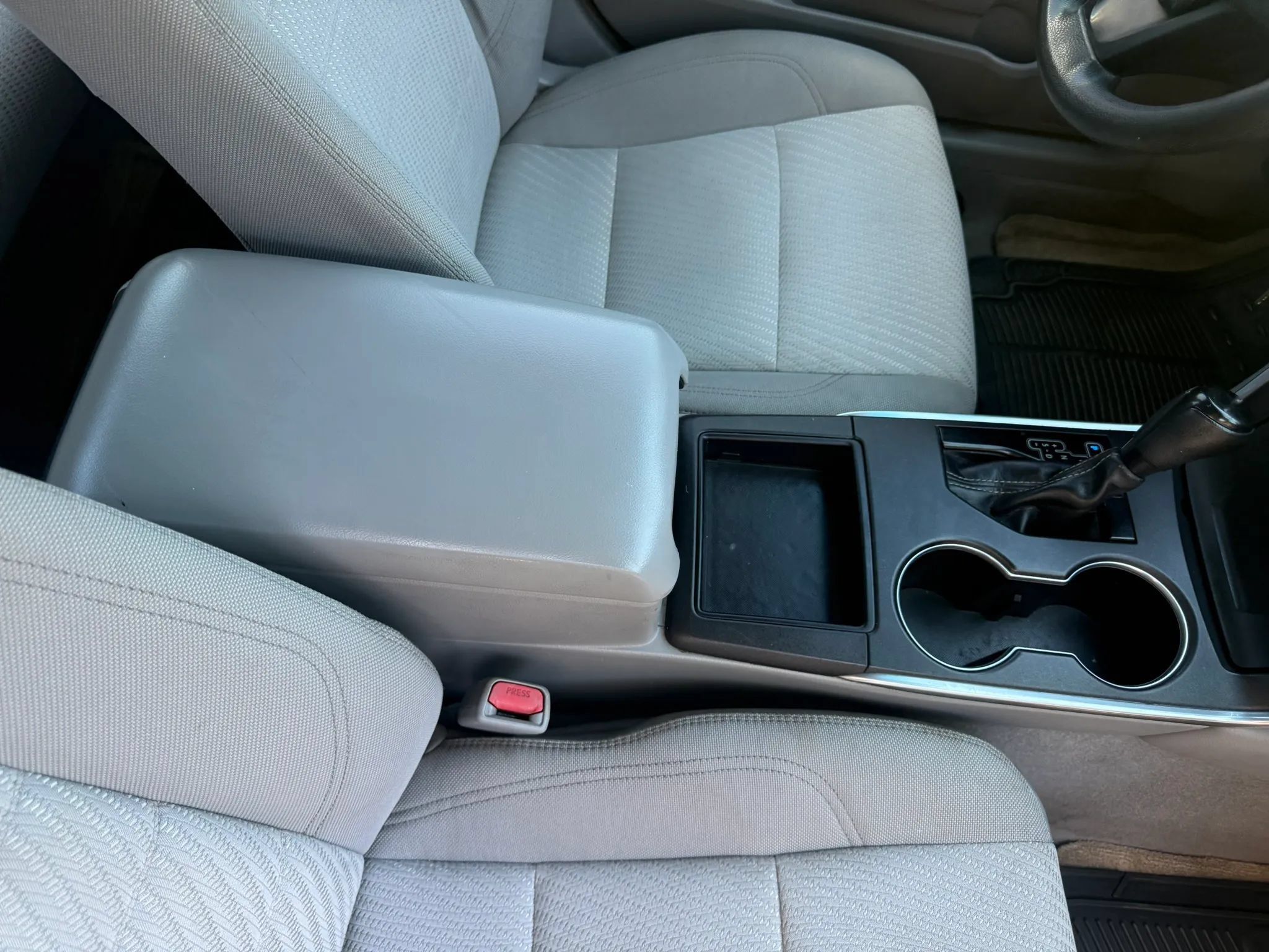 Used 2015 Toyota Camry LE FWD image 16