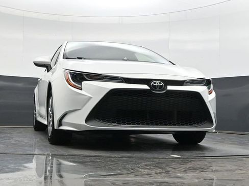 Used 2021 Toyota Corolla LE image 27