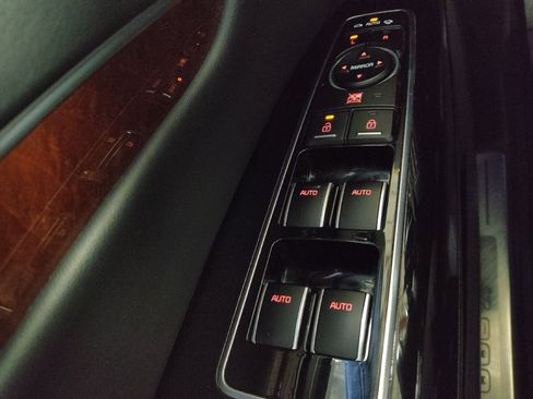 Used 2017 Kia K900 Luxury w/ VIP Plus Package image 27