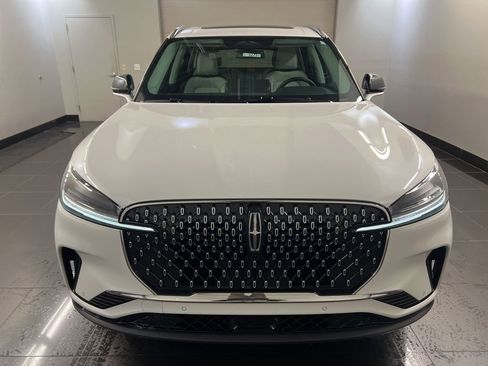 New 2026 Lincoln Aviator AWD image 2