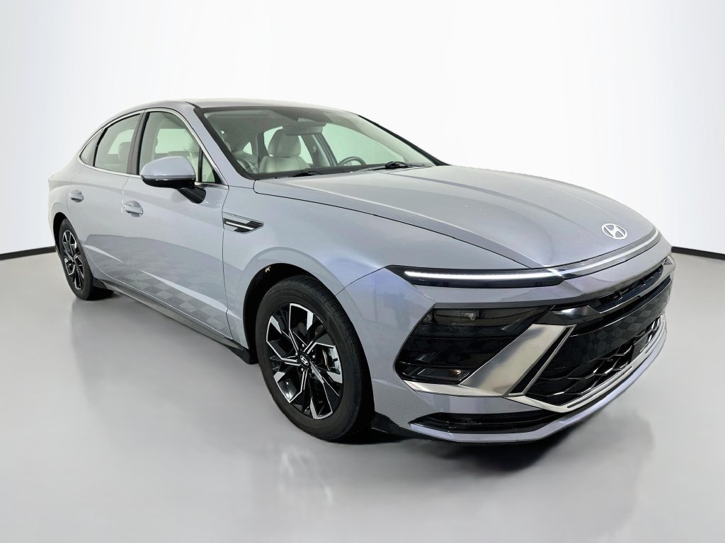 Used 2025 Hyundai Sonata SEL FWD image 3