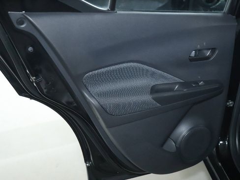 Used 2019 Nissan Kicks S image 13