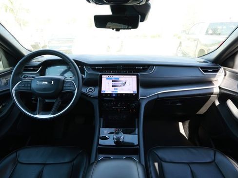 Used 2024 Jeep Grand Cherokee L Limited w/ Luxury Tech Group II image 34