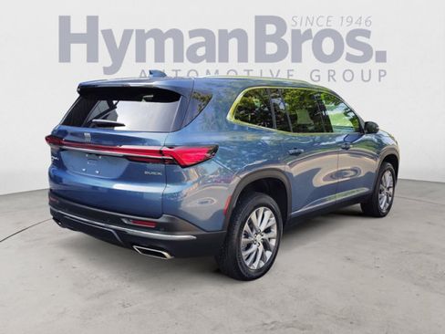 Used 2025 Buick Enclave Preferred AWD/4WD image 3