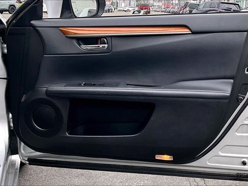 Used 2013 Lexus ES 300h image 22