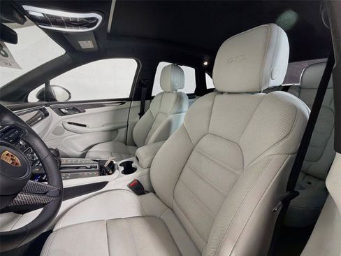Certified 2026 Porsche Macan GTS AWD/4WD image 5