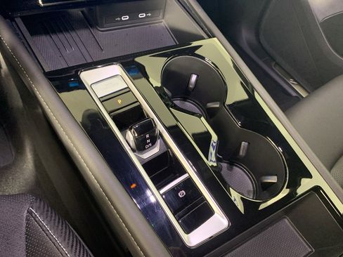 Used 2025 Volkswagen Atlas Cross Sport SE image 25