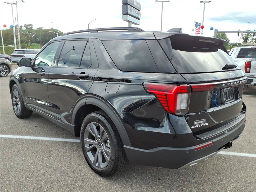 Used 2026 Ford Explorer Active w/ Active Comfort Package AWD/4WD image 3