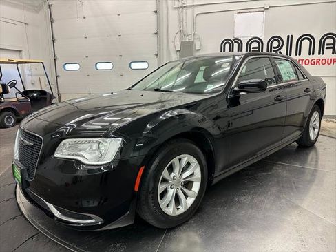Certified 2021 Chrysler 300 Touring image 10
