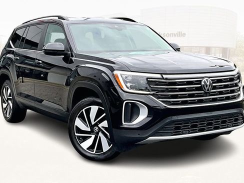 Used 2024 Volkswagen Atlas SE image 3