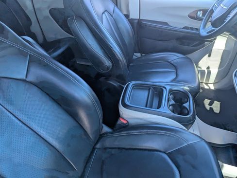 Used 2021 Chrysler Voyager Lxi image 10