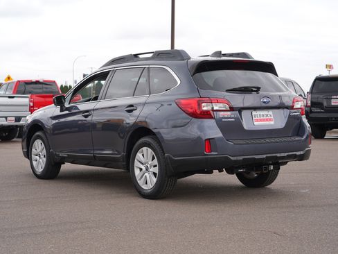 Used 2017 Subaru Outback 2.5i Premium image 5