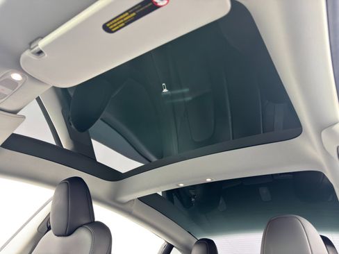 Used 2023 Tesla Model 3 Standard Range image 11