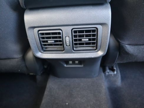 Used 2022 Toyota Venza LE image 28