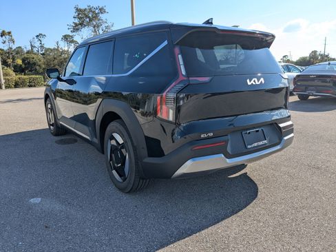 New 2026 Kia EV9 Wind image 7