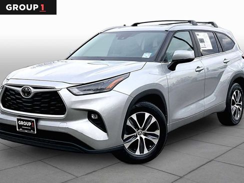 Used 2023 Toyota Highlander XLE image 1