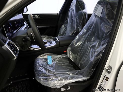 Used 2026 BMW X7 xDrive40i w/ M Sport Package image 10