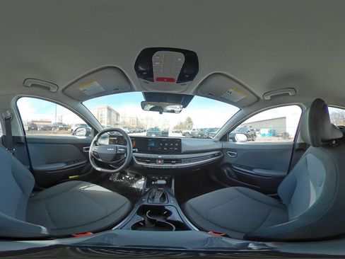 Used 2025 Kia K4 LXS image 41