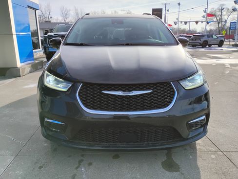 Used 2022 Chrysler Pacifica Touring-L image 28