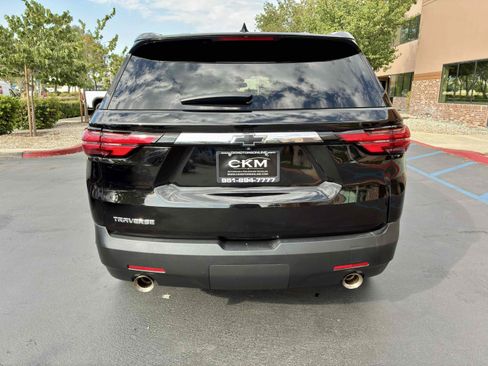 Used 2022 Chevrolet Traverse LS FWD image 9