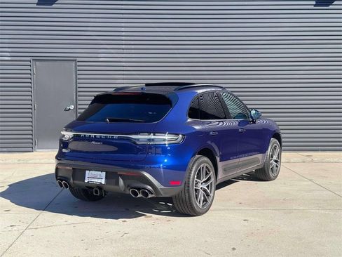 Certified 2026 Porsche Macan AWD/4WD image 8