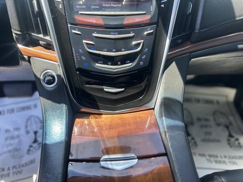 Used 2020 Cadillac Escalade ESV Luxury RWD image 14