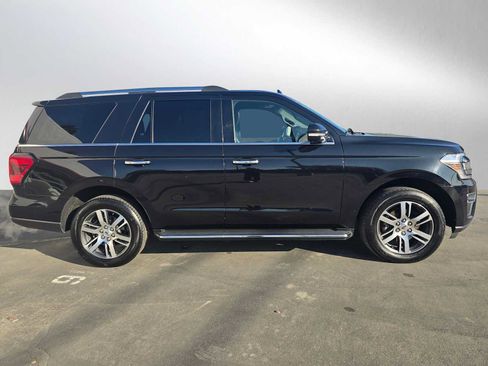 Used 2023 Ford Expedition Limited image 2