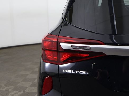 Used 2023 Kia Seltos LX AWD/4WD image 13